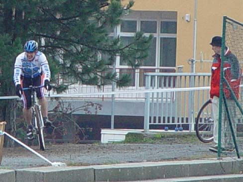 Cyklista a servisman