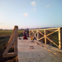 Cyklokrosová trať - stavba mostu
